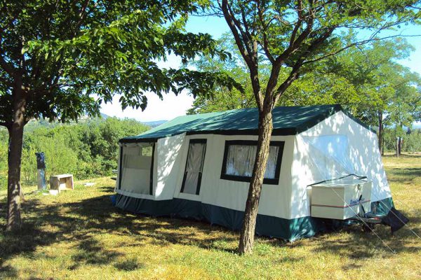 emplacement laurier cevennes 600x400 - Camping in France with own tent or caravan | Photo gallery