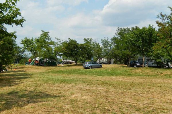 emplacement petit camping 600x400 - Camping in France with own tent or caravan | Photo gallery