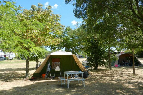 platane camping cevennes 600x400 - Camping in France with own tent or caravan | Photo gallery