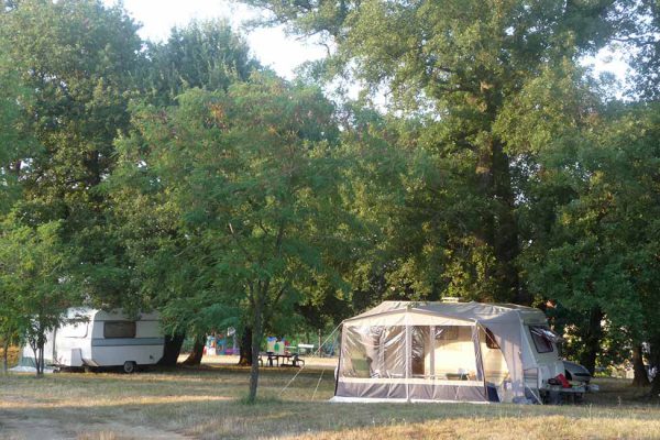 camping ferme languedoc roussillon 600x400 - Camping in France with own tent or caravan | Photo gallery
