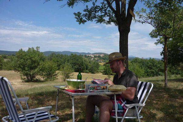 picnic camping ferme 600x400 - Kleine camping Zuid Frankrijk met zwembad