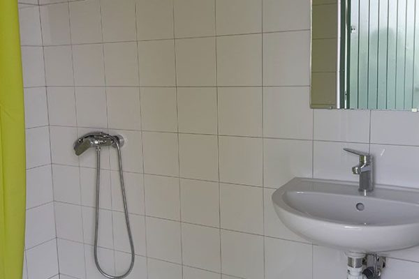 douche petit camping sud 600x400 - Camping in France with own tent or caravan | Photo gallery