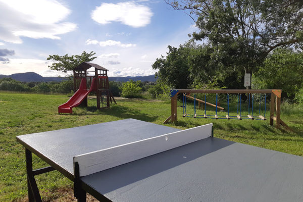 ping pong aire naturelle 600x400 - Small family campsites in France | Pool and slowlife