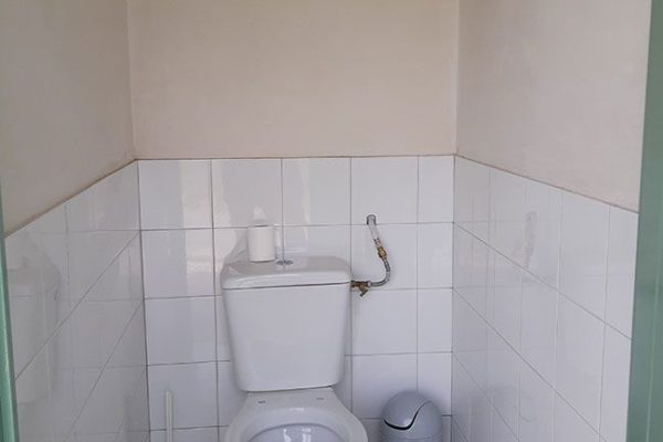 wc sanitaire aire naturelle 600x400 - Camping in France with own tent or caravan | Photo gallery