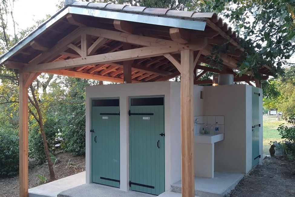 sanitaires camping ferme nature - Tente ecolodge France | Glamping Cevennes