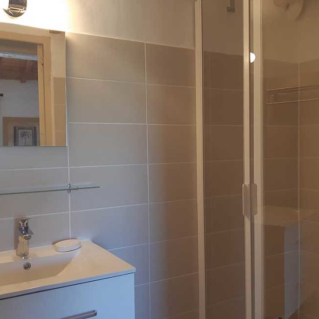 chambre famille SDB 650x650 - Familiekamer te huur in Alès | Kamer 2/5p