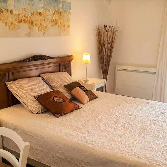 chambre hote ales piscine 650x650 - Familiekamer te huur in Alès | Kamer 2/5p