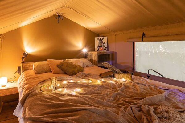 tente safari couple 600x400 - Tent huren Frankrijk | Glamping Cevennes