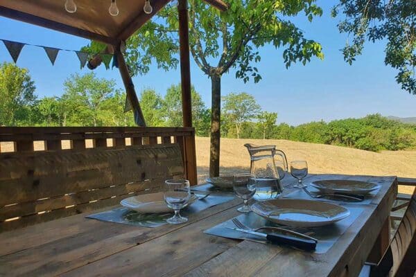 safaritent kleine camping 600x400 - Glamping voor Gezinnen in de Cevennen: Luxe Safaritent Huren in Zuid-Frankrijk