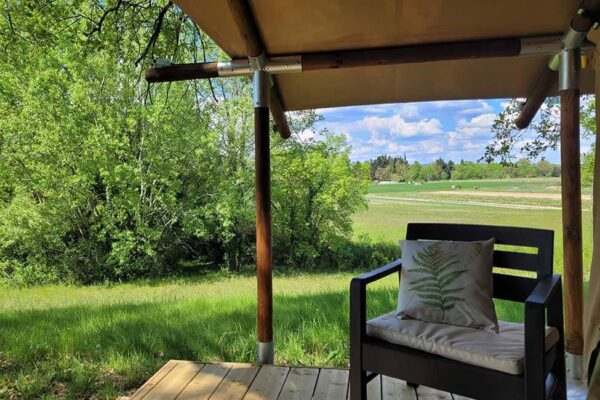 ecolodge pas cher 600x400 - Louer une tente aménagée | Glamping couple en Cevennes