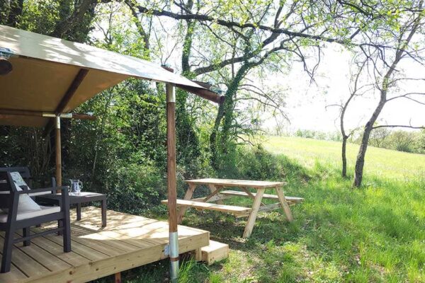 tente safari 2 personnes 600x400 - Louer une tente aménagée | Glamping couple en Cevennes