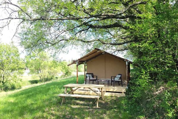 mini lodge cevennes 600x400 - Louer une tente aménagée | Glamping couple en Cevennes