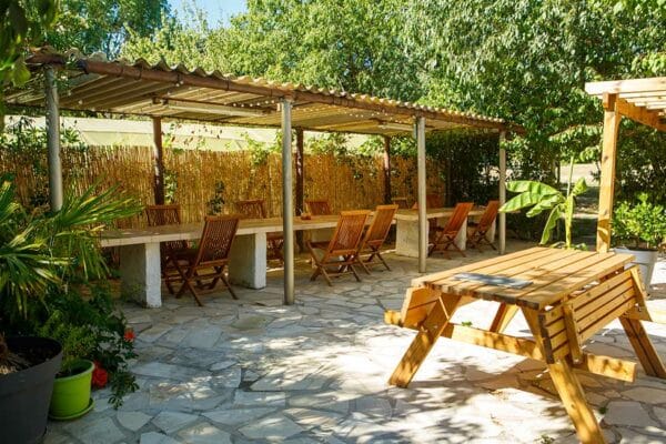 terrasse petit dejeuner 600x400 - Bed & Breakfast in Cevennes | South of France