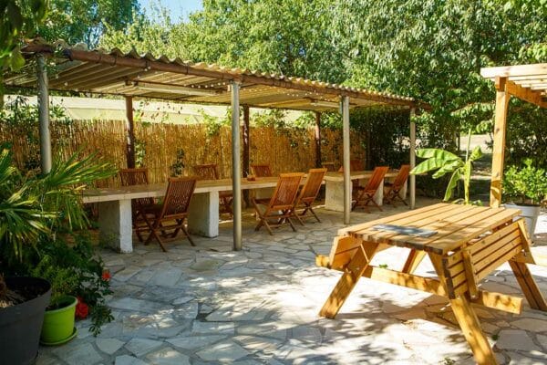 terrasse petit dejeuner 600x400 - Chambre d'hotes Cevennes