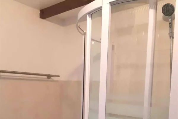 chambre douche 3 personnes 600x400 - Chambre d'hote avec piscine à Saint-Christol-les-Alès | 2 à 3 personnes