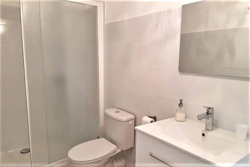 salle bain chambre ales - Bed and Breakfast Anduze met zwembad | Kamer 2/3p