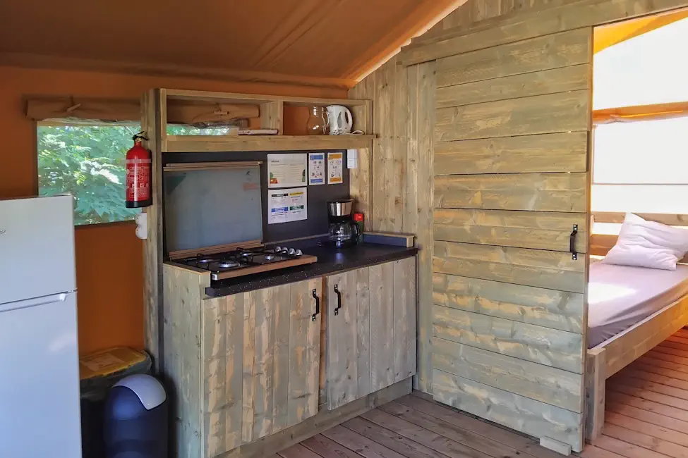keuken safaritent gard - Tente safari familiale C&eacute;vennes | Glamping en famille &ndash; Mas Cauvy