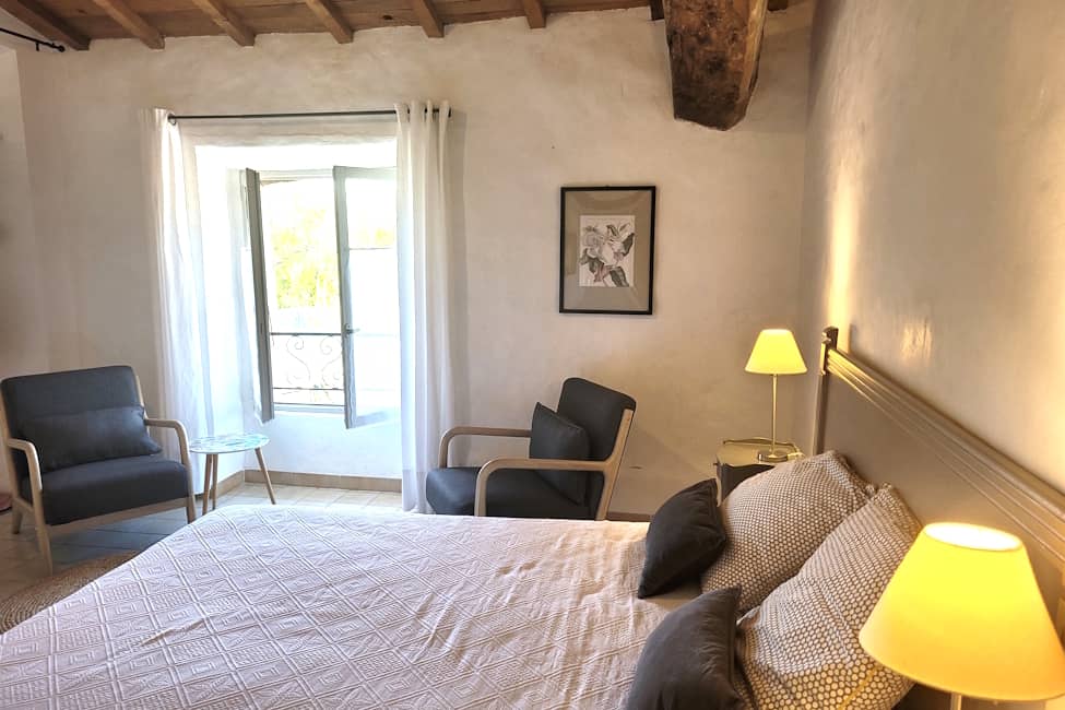 chambre hotes cevennes olives fenetre lumiere - Rustige gastenkamer in de Cevennen &ndash; Les Olives | Mas Cauvy